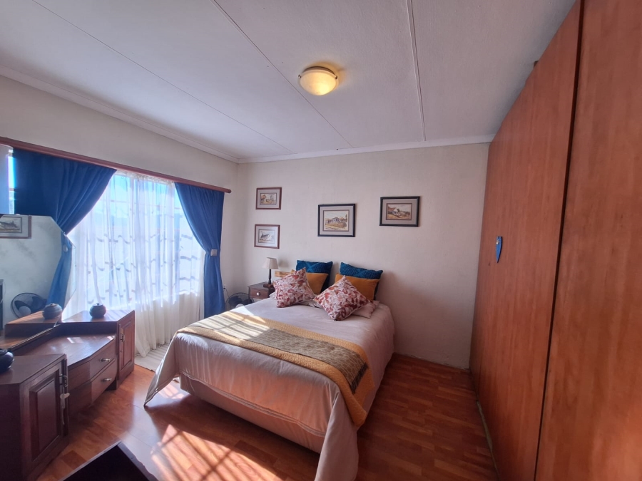 6 Bedroom Property for Sale in Olifantsnek North West